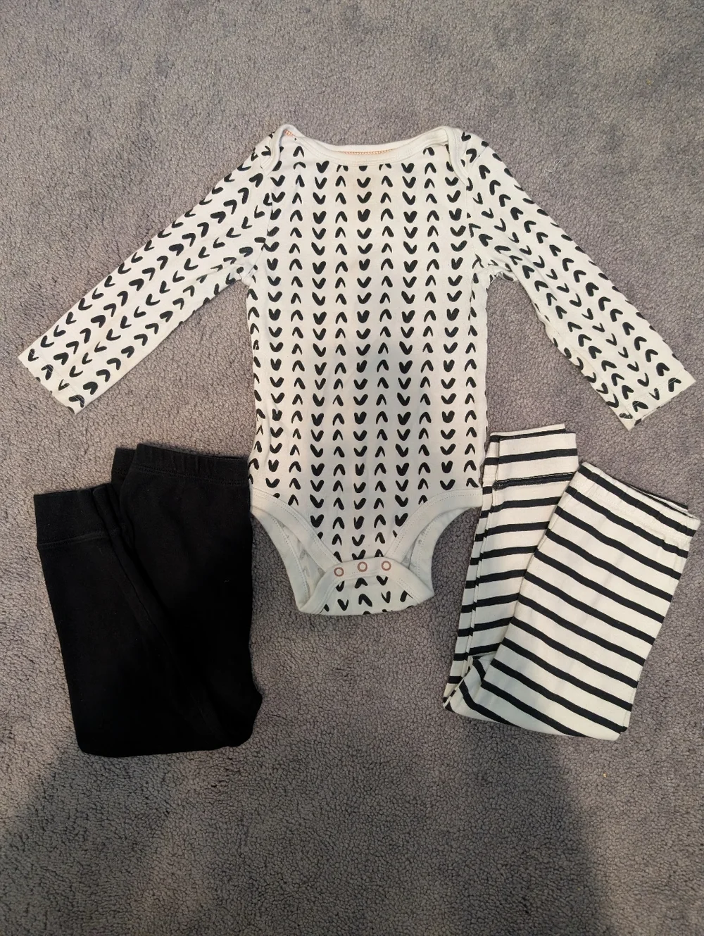 cloud island White and Black Patterned Long-Sleeve Onesie And Two Leggings 18m